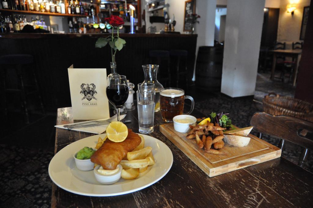 Pyne Arms Acomodação com café da manhã Barnstaple Exterior foto